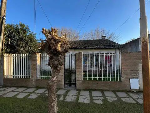 VENTA OPORTUNIDAD DE INVERSION CASA + LOCAL SOBRE LOTE DE 444m2 EXCELENTE UBICAC