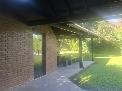 Casa en Alquiler Temporal con 3 cocheras