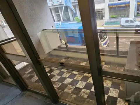 Oficina 4 ambientes con 2 baños