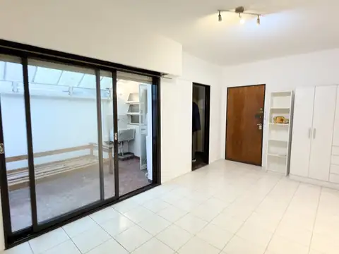 Venta Monoambiente con Patio Olivos