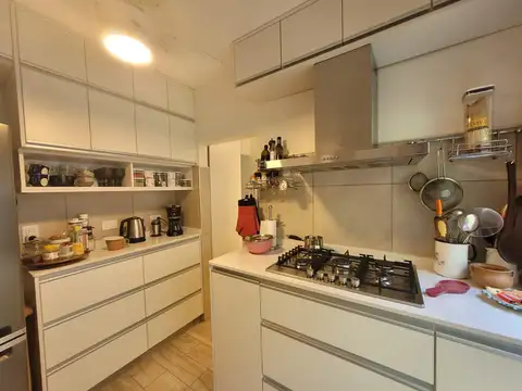 HERMOSO 3 AMBIENTES AL FRENTE – BALCÓN CORRIDO CON VISTA A COPA DE ÁRBOLES – LAS CAÑITAS