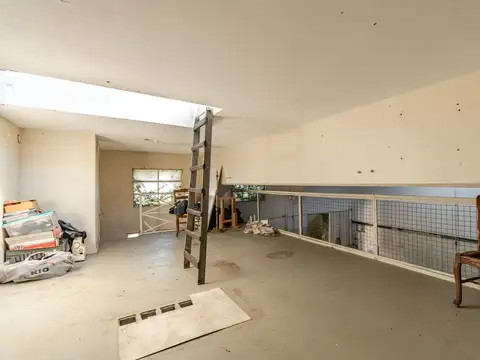 Casa en Alquiler con 8 cocheras