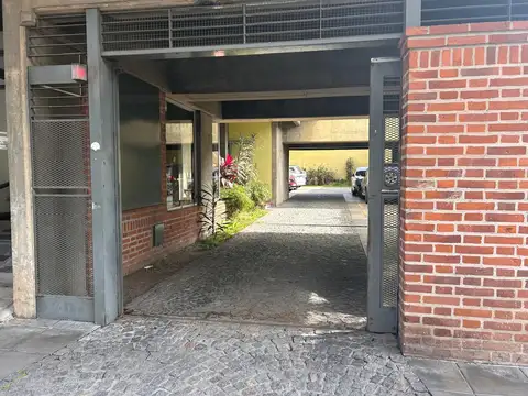 Cochera descubierta con excelente ubicacion
