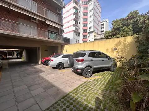 Cochera descubierta con excelente ubicacion