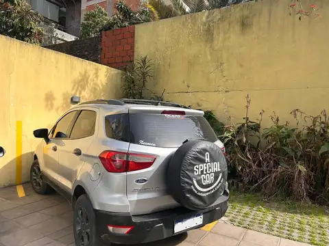 Cochera descubierta con excelente ubicacion