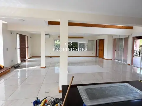 Casa 5 ambientes con 4 baños