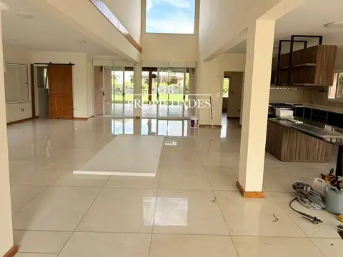 Casa en Alquiler de 4 dormitorios