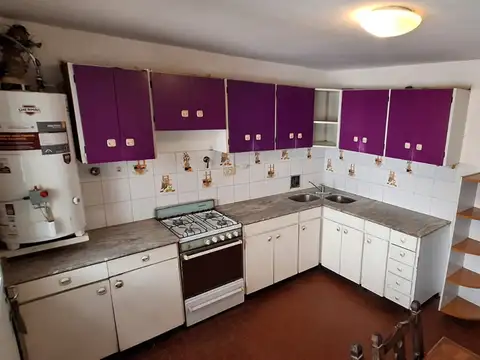 Casa 6 ambientes con 2 baños