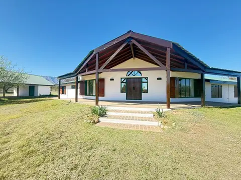 Casa en Alquiler con 1 cochera