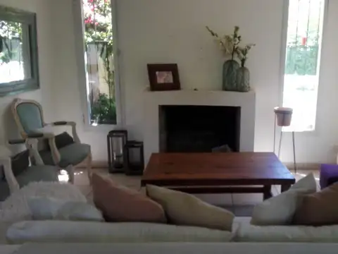 Casa 3 ambientes con 2 baños