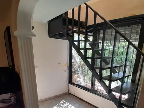 Casa en Alquiler con 2 cocheras