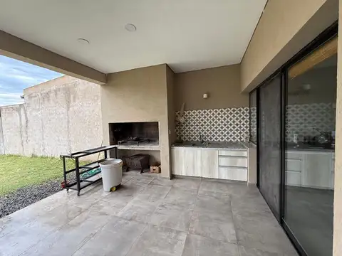 Casa en Alquiler de 3 dormitorios