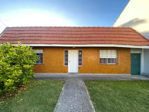 CASA 4 AMB CON JARDÍN, PATIO Y TERRAZA