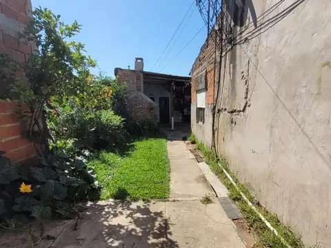 Lote en venta con tres casas