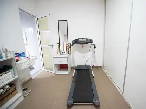 CASA 4 DORMITORIOS VENTA LA PLATA QUINCHO TERRAZA