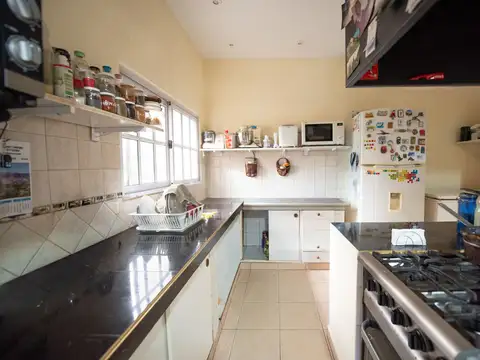 Casa 7 ambientes con 4 baños