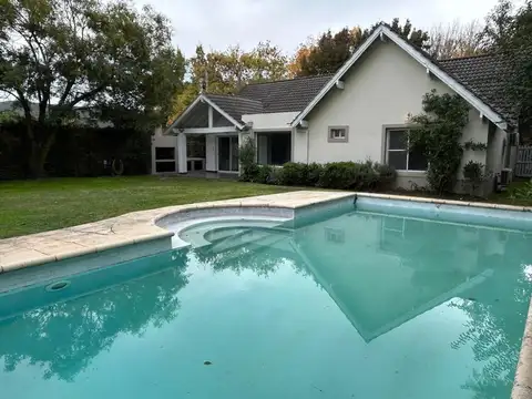 CASA VENTA PILAR Senderos  OPORTUNIDAD TODA PB reciclada
