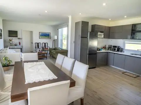 Casa en Alquiler con 2 cocheras