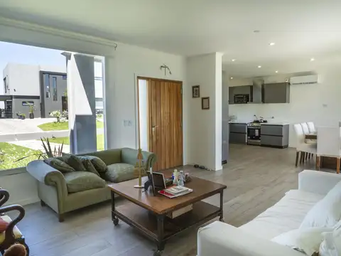 Casa en Alquiler, 4 Dormitorios, en Barrio San Sebastián,  Escobar, G.B.A Norte