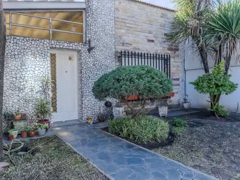 venta casa 4 ambientes montecastro patio y terraza