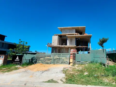 Av De Los Lagos