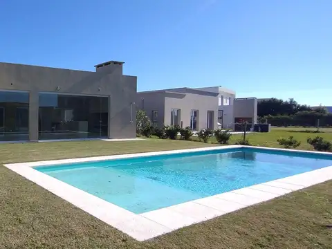 Casa en Venta 5 Ambientes en El Canton - Escobar