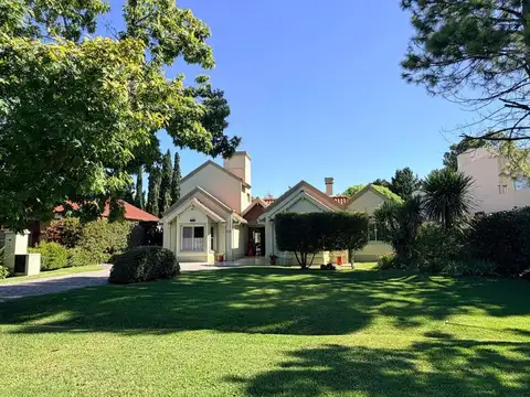 Casa en Venta con 2 cocheras