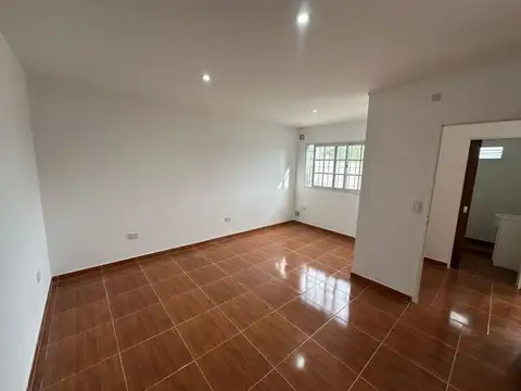 Casa en Alquiler en Villa Parque Sicardi, USD 700