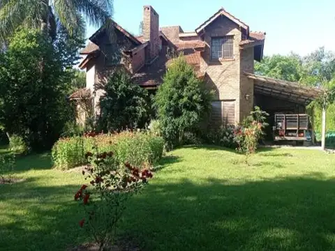 VENTA CASA DE CATEGORIA DE 7 AMBIENTES - PARQUE JARDIN C/ PISCINA - APTO CREDITO Y PERMUTA - ESCOBAR