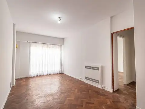 Dpto 3 Ambientes c/dependencia en Venta - Balcón al frente