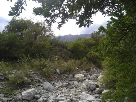 A 2km De La Ruta N°1