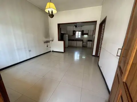 Casa 3 ambientes con 1 baño