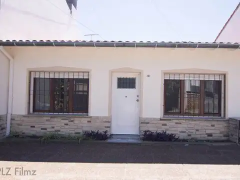 Olivos en alquiler, muy lindo chalet de 3 amb. Living-Comedor, cocina c/comedor diario, Patio ,...