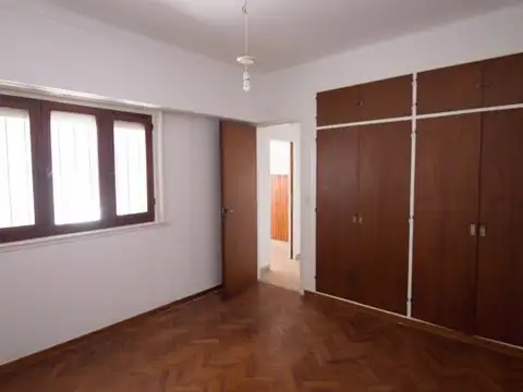 Casa en Alquiler con 1 cochera