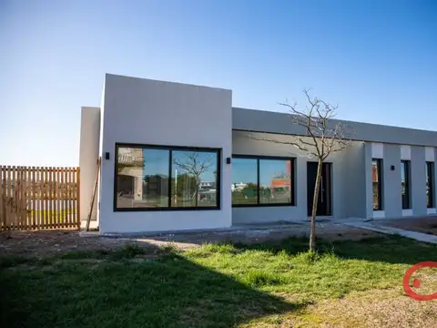 Casa en venta c/ cochera en San Sebastián
