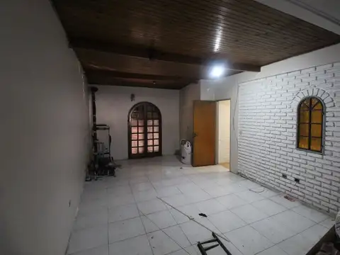 OPORTUNIDAD VENTA CASA 5 AMBIENTES ESCUCHA OFERTA