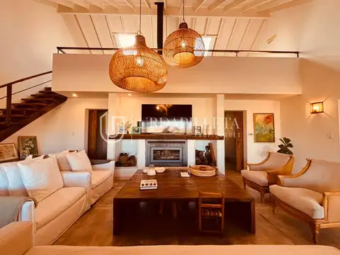 Casa en Venta con 2 cocheras