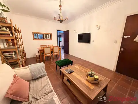 Casa 7 ambientes con 2 baños
