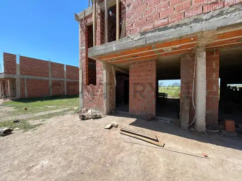 Dúplex a estrenar – Manzana 127, Lote 4 | 3 dormitorios | Patio amplio