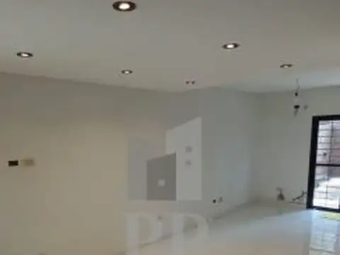 Depto Tipo Casa en Alquiler en Ituzaingo Sur, $ 820.000