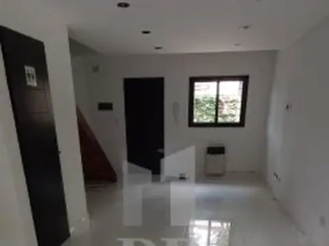Depto Tipo Casa en Alquiler de 2 dormitorios