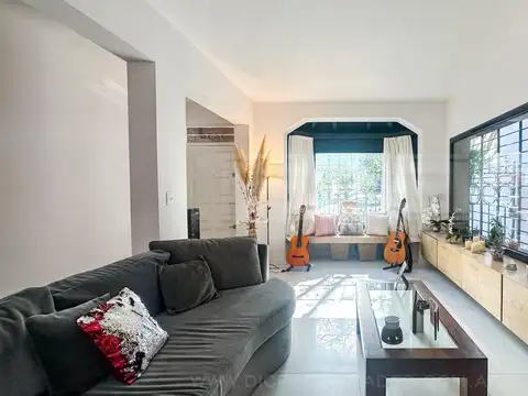 Casa 6 ambientes con 4 baños