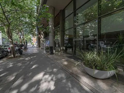 Oficina 9 ambientes con 2 baños