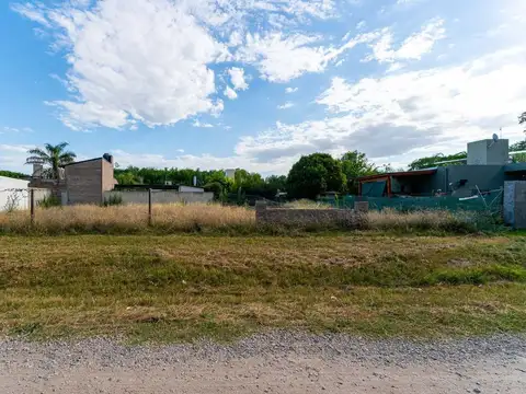 VENTA/PERMUTA DE TERRENO  EN FUNES CON PILETA 
