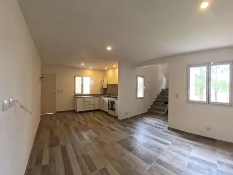 Depto Tipo Casa en Alquiler de 3 ambientes