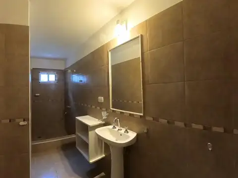 Depto Tipo Casa en Alquiler con 1 cocheras