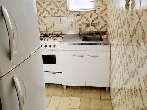 2 ambientes | 1° piso por escalera | Muy luminoso