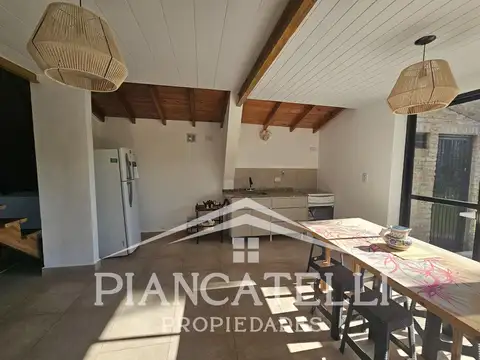 Casa en Venta con 2 cocheras