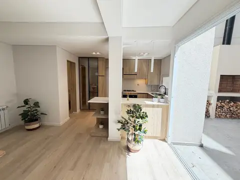 Venta Casa de pasillo de 3 dormitorios Reciclada a nueva en Rosario - centro