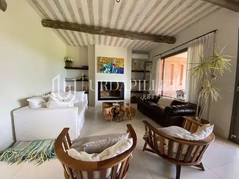 Casa 5 ambientes con 3 baños